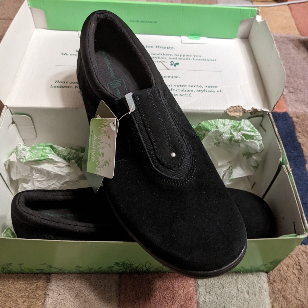 Grasshoppers black slip on suede shoes 9.5 wide